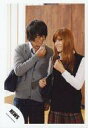 【中古】生写真(ジャニーズ)/アイドル/NEWS NEWS/小山慶一郎・手越祐也/膝上・制服・女装・メガネ/公式生写真