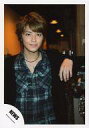 【中古】生写真(ジャニーズ)/アイドル/NEWS NEWS/手越祐也/上半身・衣装黒・チェック柄・右手横・口閉じ/公式生写真