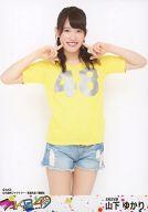 【中古】生写真(AKB48・SKE48)/アイドル/SKB48 山下ゆかり/膝上/DVD「ミュージカル『AKB49 〜恋愛禁止条例〜』」封入特典生写真のサムネイル