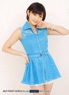 【中古】生写真(ハロプロ)/アイドル/Juice=Juice Juice=Juice/宮本佳林/膝上・衣装青・右手腰・左手頬・背景白・ロゴ「HELLO PROJECT SINCE1998」・トレカサイズ/CD「背伸び/伊達じゃないよ うちの人生は」特典