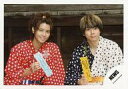 【中古】生写真(ジャニーズ)/アイドル/NEWS NEWS/手越祐也・増田貴久/横型・バストアップ・衣装浴衣赤.白.青・星柄・短冊・カメラ目線/公式生写真