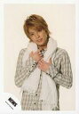 【中古】生写真(ジャニーズ)/アイドル/NEWS NEWS/手越祐也/上半身・衣装チェック柄グレー・両手ストール・首傾げ/公式生写真