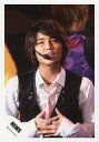 【中古】生写真(ジャニーズ)/アイドル/NEWS NEWS/手越祐也/ライブフォト・衣装黒白・両手組み・インカム・目線上/公式生写真