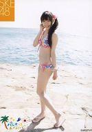 【中古】生写真(AKB48 SKE48)/アイドル/SKE48 須田亜香里/全身 水着 浜辺/｢パレオはエメラルド｣オフショット生写真