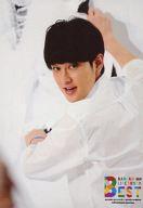 【中古】生写真(ジャニーズ)/アイドル/関ジャニ∞ 関ジャニ∞/横山裕/上半身・衣装白・振り向き・両手筆・背景白ペンキ/KANJANI∞ LIVE TOUR!! 8EST ～みんなの想いはどうなんだい?僕らの想いは無限大!!～