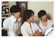 【中古】生写真(ジャニーズ)/アイドル/Hey! Say! JUMP Hey!Say!JUMP/中島裕翔・岡本圭人・山田涼介/横型・衣装白・岡本腕組・中島真剣/公式生写真