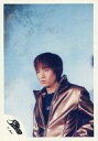 【中古】生写真(ジャニーズ)/アイドル/SMAP SMAP/中居正広/上半身・衣装茶色・インナー黒・目線左・背景水色/公式生写真
