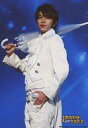 【中古】生写真(ジャニーズ)/アイドル/Sexy Zone SexyZone/佐藤勝利/膝上・衣装白・右手傘・ライブフォト/JOHNNYS’2020 WORLD