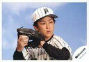 【中古】生写真(ジャニーズ)/アイドル/関ジャニ∞ 関ジャニ∞/横山裕/横型・バストアップ・衣装野球のユニフォーム白.黒・左手グローブ・右手ボール・背景空/公式生写真