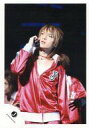 【中古】生写真(ジャニーズ)/アイドル/Kis-My-Ft2 Kis-My-Ft2/玉森裕太/ライブフォト・上半身・ジャージ赤・インナー白・目線左・右手顔横/公...