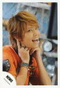 【中古】生写真(ジャニーズ)/アイドル/NEWS NEWS/手越祐也/バストアップ・衣装オレンジ・体右向き・両手耳/公式生写真
