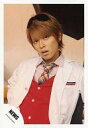【中古】生写真(ジャニーズ)/アイドル/NEWS NEWS/手越祐也/バストアップ・衣装白赤・インナーピンクシャツ・ネクタイ・頭にサングラス/公式生写真