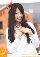 【中古】生写真(AKB48・SKE48)/アイドル/SKE48 高田志織/上半身・衣装白・両手胸元・背景赤レンガ/横浜赤レンガ倉庫 握手会会場限定/公式生写真