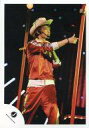 【中古】生写真(ジャニーズ)/アイドル/Kis-My-Ft2 Kis-My-Ft2/玉森裕太/ライブフォト・膝上・ジャージ赤・インナー白・帽子・目線右・右手指差...