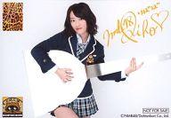 【中古】生写真(AKB48・SKE48)/アイドル/NMB48 小谷里歩/横型・膝上/お好み焼き｢道とん堀｣48品食べ放題キャンペーン特典