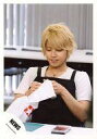 【中古】生写真(ジャニーズ)/アイドル/NEWS NEWS/手越祐也/バストアップ・衣装白・エプロン黒・両手袋・目線下・室内/公式生写真