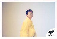 【中古】生写真(ジャニーズ)/アイドル/SMAP SMAP/香取慎吾/横型・上半身・衣装黄色・右向き/公式生写真