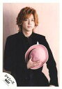 【中古】生写真(ジャニーズ)/アイドル/ジャニーズWEST ジャニーズWEST/小瀧望/上半身・衣装黒・右手帽子・背景ピンク/公式生写真