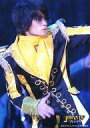 【中古】生写真(ジャニーズ)/アイドル/Sexy Zone SexyZone/菊池風磨/ライブフォト・膝上・衣装黄色・黒・金・目線右・右手パー・背景黒/JOHN...