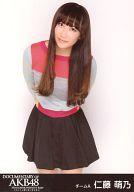 【中古】生写真(AKB48・SKE48)/アイドル/AKB48 仁藤萌乃/膝上/前売券「DOCUMENTARY OF AKB48 NO FLOWER WITHOUT RAIN 少女たちは涙の後に何を見る?」特典