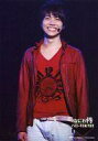 【中古】生写真(ジャニーズ)/アイドル/7WEST 7WEST/重岡大毅/ライブフォト・膝上・衣装赤・目線右・笑顔・イヤホンマイク・背景黒/なにわ侍 ハローTOKYO!!