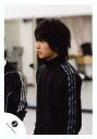 【中古】生写真(ジャニーズ)/アイドル/Travis Japan Travis Japan/阿部顕嵐/上半身・ジャージ黒.銀・左向き・室内/公式生写真