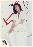 【中古】生写真(ジャニーズ)/アイドル/SMAP SMAP/木村拓哉/膝上・座り・足首上・衣装白・両手足首・目..