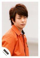 【中古】生写真(ジャニーズ)/アイドル/嵐 嵐/櫻井翔/バストアップ・衣装オレンジ・体右向き・目線右/「青空の下、キミのとなり」PV＆ジャケ/公式生写真
