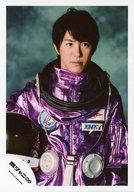【中古】生写真(ジャニーズ)/アイドル/関ジャニ∞ 関ジャニ∞/村上信五/上半身・衣装紫・右手ヘルメット・背景青/「関ジャニ∞の元気が出るCD!!」ジャケ/公式生写真