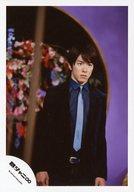 【中古】生写真(ジャニーズ)/アイドル/関ジャニ∞ 関ジャニ∞/村上信五/膝上・衣装黒・ネクタイ青・目線右・背景紫/「侍唄(さむらいソング)」PV&ジャケ/公式生写真