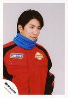 【中古】生写真(ジャニーズ)/アイドル/関ジャニ∞ 関ジャニ∞/村上信五/上半身・衣装赤黒・マフラー青・目線右下/「2015-2016 冬 元気が出るLIVE!! 」パンフ＆グッズ/公式生写真