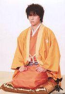 【中古】生写真(ジャニーズ)/アイドル/関ジャニ∞ 関ジャニ∞/丸山隆平/全身・座り・正座・着物オレンシ..