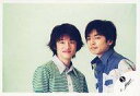 【中古】生写真(ジャニーズ)/アイドル/ジャニーズ ジャニーズ/風間俊介・生田斗真/横型・バストアップ・風間衣装緑ボーダー柄・生田体左向き・1/公式生写真