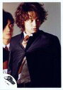【中古】生写真(ジャニーズ)/アイドル/SMAP SMAP/香取慎吾/上半身・衣装黒・白・目線右・後ろにメンバー・背景グレー/公式生写真