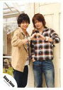 【中古】生写真(ジャニーズ)/アイドル/Sexy Zone SexyZone/中島健人・菊池風磨/膝上・中島衣装ベージュ・白・菊池チェック柄シャツ・ジーンズ・手でハート・背景白/公式生写真