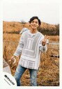 【中古】生写真(ジャニーズ)/アイドル/関ジャニ∞ 関ジャニ∞/錦戸亮/膝上・衣装白グレー・右手傘・左手ピース/公式生写真