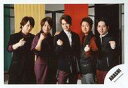 【中古】生写真(ジャニーズ)/アイドル/嵐 嵐/集合(5人)/横型・膝上・衣装黒紫赤白・グー・指差し・センター松本/Japonism パンフ&グッズ/公式生写真(3)