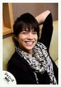 【中古】生写真(ジャニーズ)/アイドル/ジャニーズWEST ジャニーズWEST/重岡大毅/バストアップ・衣装黒白・ストール・左手上げ・笑顔/公式生写真