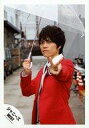 【中古】生写真(ジャニーズ)/アイドル/ジャニーズWEST ジャニーズWEST/重岡大毅/上半身・衣装赤白・右手傘・左手ピース/公式生写真