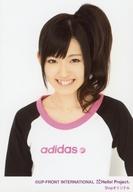 【中古】生写真(ハロプロ)/アイドル/°C-ute °C-ute/鈴木愛理/バストアップ・衣装白黒ピンク・「adidas」・歯見せ/Shopオリジナル