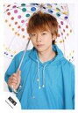 【中古】生写真(ジャニーズ)/アイドル/NEWS NEWS/増田貴久/上半身・衣装水色・右手傘・カメラ目線/公式生写真