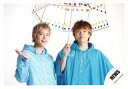 【中古】生写真(ジャニーズ)/アイドル/NEWS NEWS/手越祐也・増田貴久/横型・上半身・衣装水色・手越右手パー・増田右手に傘・背景白/公式生写真