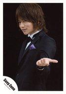 【中古】生写真(ジャニーズ)/アイドル/Sexy Zone Sexy Zone/菊池風磨/上半身・衣装黒・蝶ネクタイ・体左向き・横向き・左手広げ・背景黒/公式生写真