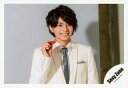 【中古】生写真(ジャニーズ)/アイドル/Sexy Zone SexyZone/佐藤勝利/横型・バストアップ・衣装白・ネクタイグレー・右手ペン・歯見せ・背景グレー/16春 パンフ&グッズ/公式生写真