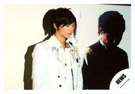 【中古】生写真(ジャニーズ)/アイドル/NEWS NEWS/加藤シゲアキ/横型・上半身・衣装白・右向き・両目閉じ・背景白/「NEWS LIVE TOUR 2015 WHITE」DVD特典映像撮影/公式生写真