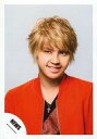 【中古】生写真(ジャニーズ)/アイドル/NEWS NEWS/手越祐也/バストアップ・衣装赤・黒・目線左・歯見せ・背景白/「16春 パンフ&グッズ撮影」/公式生写真
