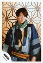 【中古】生写真(ジャニーズ)/アイドル/嵐 嵐/相葉雅紀/膝上・和服黒グレー青・マフラー緑チェック柄・左肩上がり・背景茶・麻の葉/16春夏 ARASHI “Japonism Show” in ARENA パンフレット&グッズ撮影オフショット/公式生写真