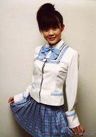 【中古】生写真(AKB48 SKE48)/アイドル/AKB48 渡邊志穂/膝上 衣装白 水色 チェック柄 両手スカートの裾持ち 「スカートひらり」/公式生写真