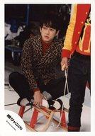 【中古】生写真(ジャニーズ)/アイドル/関ジャニ∞ 関ジャニ∞/横山裕/全身・あぐら・ソリの上・豹柄ジャケット・ボトムス黒・右手足・目線左/公式生写真