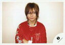 【中古】生写真(ジャニーズ)/アイドル/NYC NYC/山田涼介/横型・バストアップ・衣装赤・腕組み・カメラ目線/公式生写真(3)
